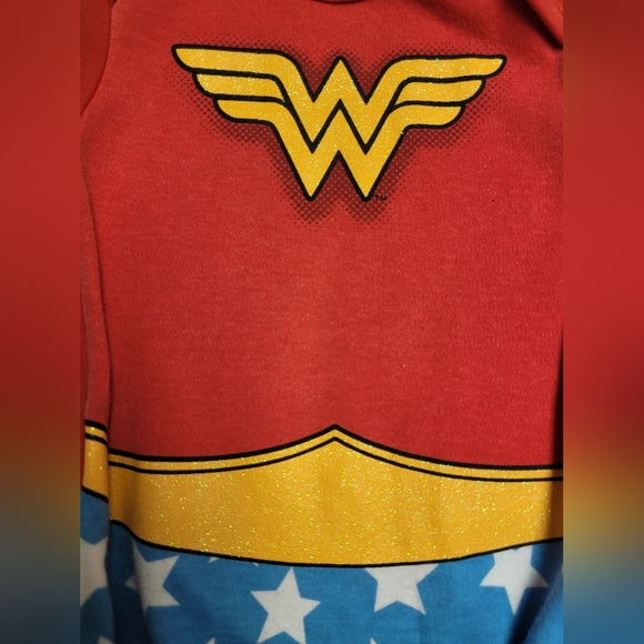 Justice League Wonder Women Baby Outfit 0 To 3 Mos With Hand Crocheted Booties - Picture 2 of 4